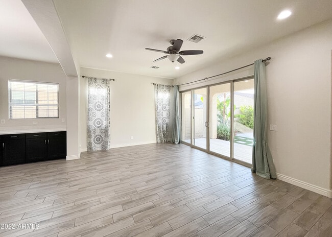 Building Photo - 2902 E Ebony Dr