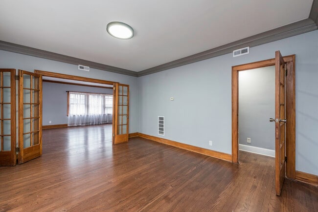 Building Photo - 415 W Ridgeland Ave