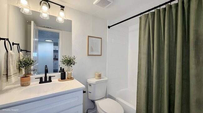 Interior Photo - Atlas at Bay Point