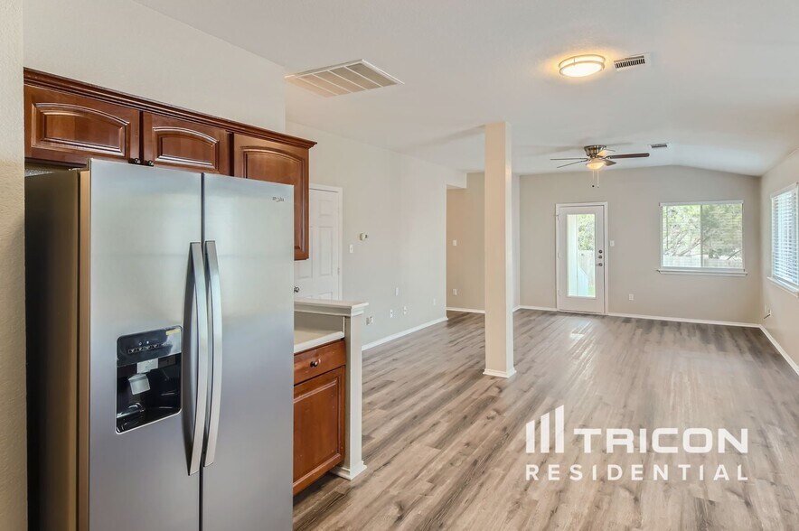 Building Photo - 1411 Catalina Dr