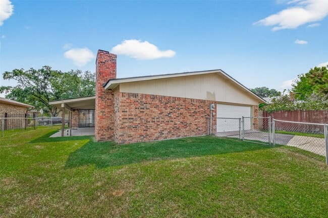 Building Photo - 14315 Lourdes Dr