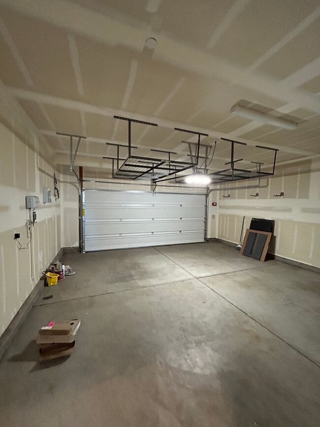 Building Photo - PET FRIENDLY