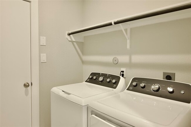 Building Photo - 3207 Tilley Dr
