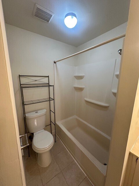 Main bathroom - 6 Bristol Way