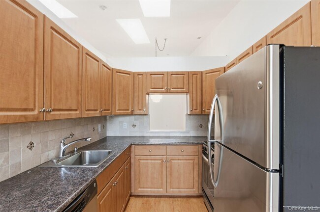 Building Photo - 763 Spring Lake Dr