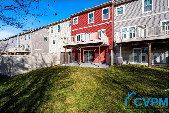 Building Photo - 584 Fox River Hills Way