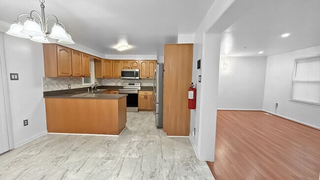 Building Photo - 2302 Old Fort Hills Dr
