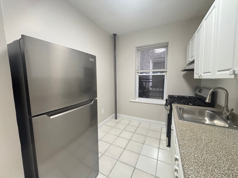 Building Photo - 328 61st St