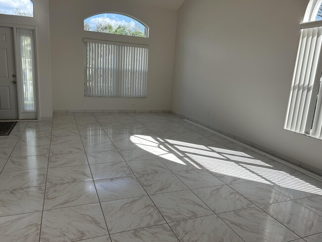 Building Photo - 9589 Tavernier Dr