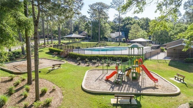 Building Photo - Beautifully Remodeled Home on Lake Forest ...