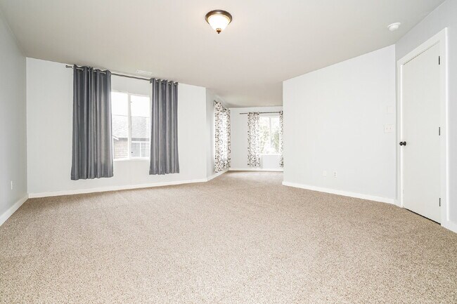 Building Photo - Updated 4 bedroom home in Devonshire neighborhood!