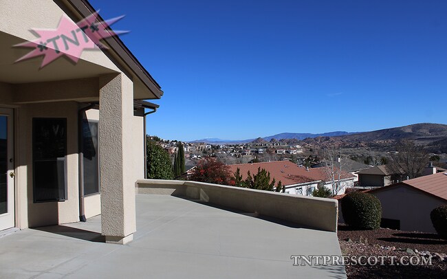 Building Photo - Home in Cliff Rose HOA ~ Winter Special!!