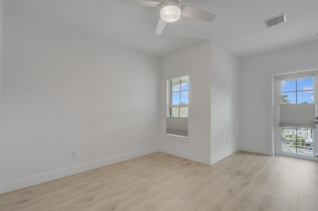 Building Photo - 120 Water Pointe Pl