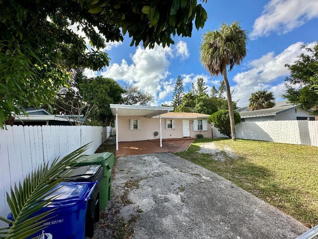 Building Photo - 525 NW 15th Terrace