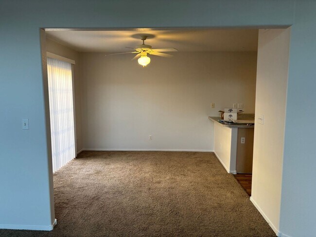 Building Photo - *GREAT TOWNHOME IN GATED "SILVERADO RANCH COMMUNITY!!"