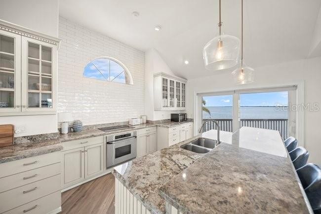 Building Photo - 527 56th St