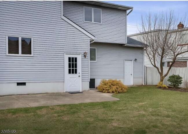 Building Photo - 128 Lee St