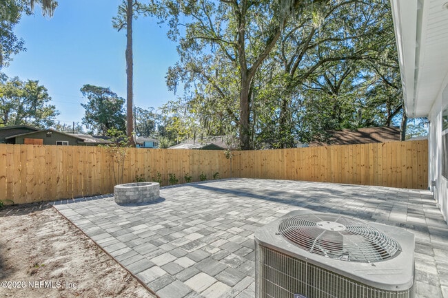 Building Photo - 8822 Eaton Ave