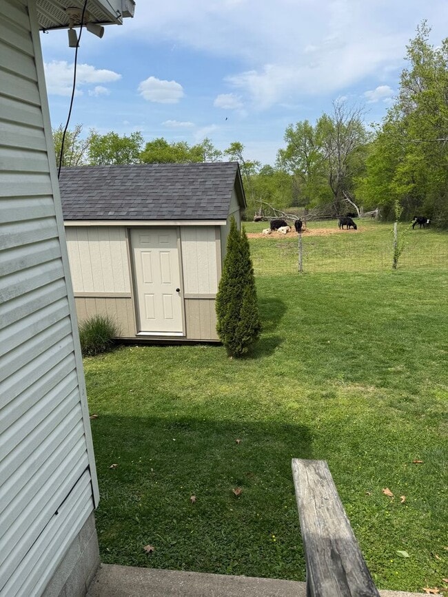 Building Photo - 264 Peterson Ave