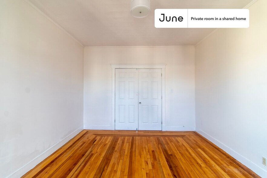 Building Photo - Room in Shared 4 bed/1 bath home