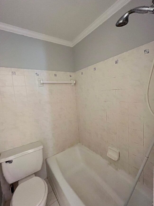 Building Photo - 932 Helios Ave