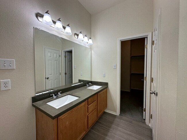 Building Photo - 7110 Creekstone
