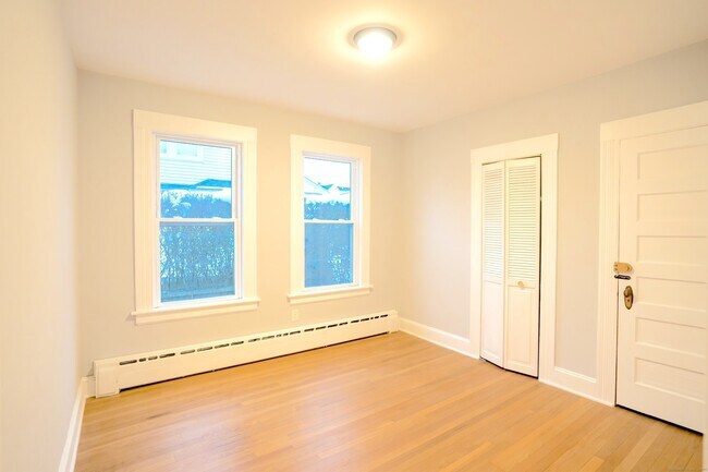 Building Photo - 37 Bennett St