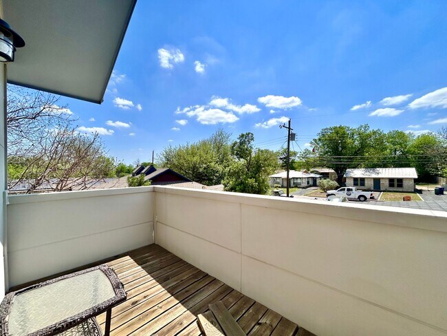 Building Photo - 930 E 54th St