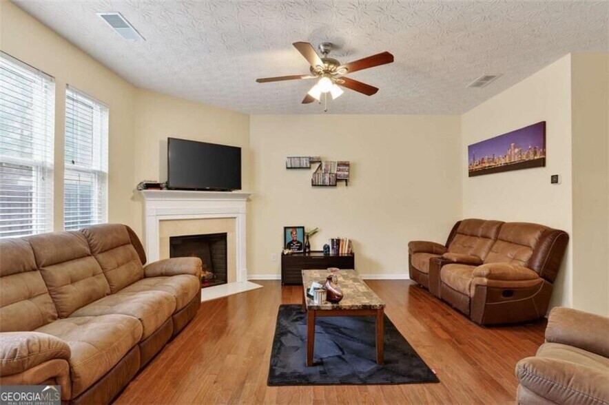 Building Photo - 5556 Cascade Run