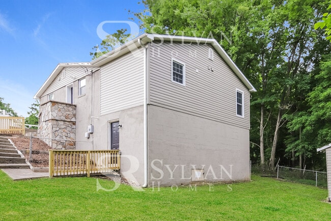 Building Photo - Charming 3 BR, 2 BA home is move-in ready