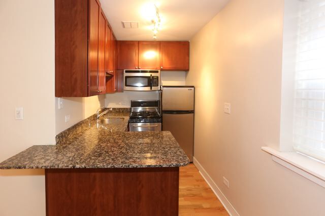 Building Photo - 650 W Wrightwood Ave