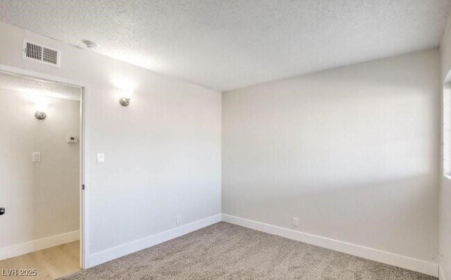 Building Photo - 2033 Hassell Ave