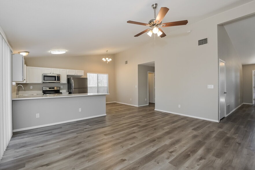 Building Photo - 9647 E Banbridge St