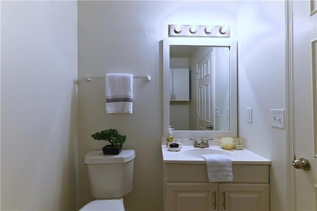 Building Photo - 1697 Cedar Bluff Way