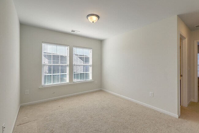 Building Photo - Cane Bay