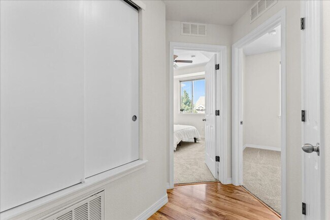 Building Photo - Beautiful 2 Bed 2 Bath Condo Near Rigden Farms!