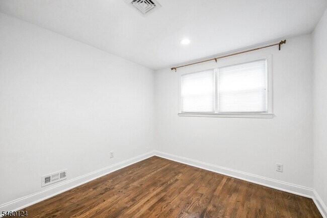 Building Photo - 23 Hampshire Rd