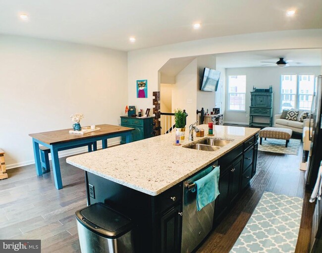 Building Photo - 408 Streamview Dr