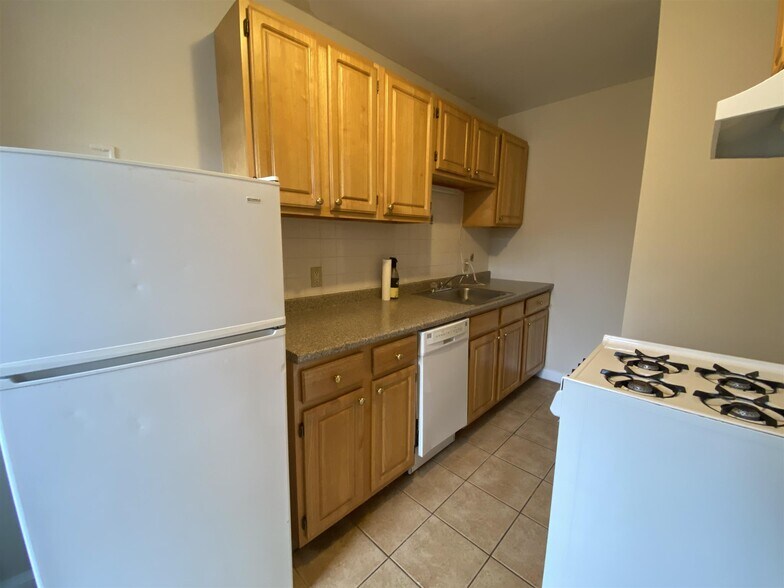 Building Photo - 18 Agassiz St