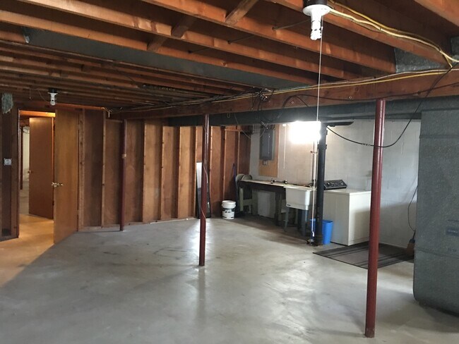 Building Photo - $1142  includes water, sewer and trash for this very clean  2 Bedroom twinplex with central air