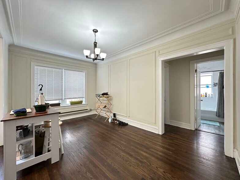 Building Photo - 327 Kedzie St