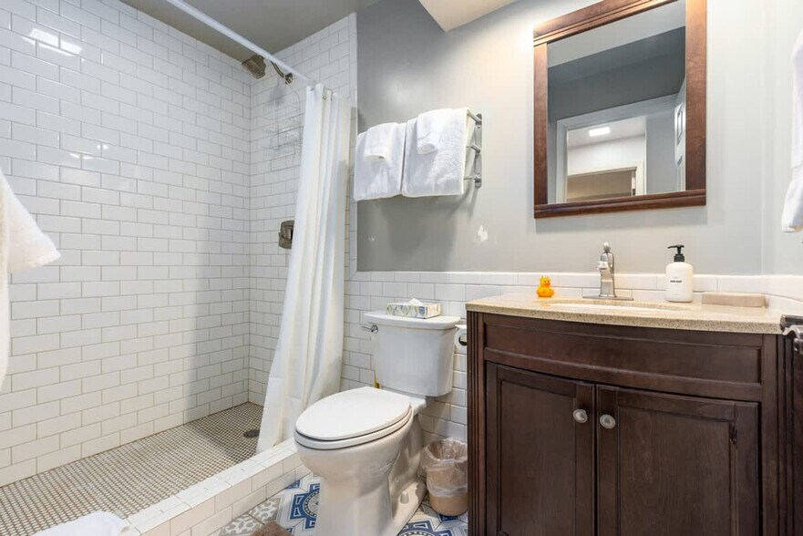 Building Photo - 246 Broken Lance Dr