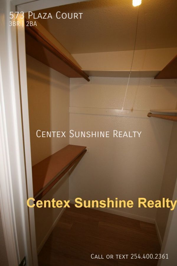 Building Photo - 573 Plaza Ct