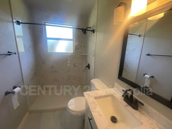 Building Photo - 105 Nut Grove Dr