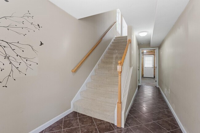 Building Photo - 41 Village Dr