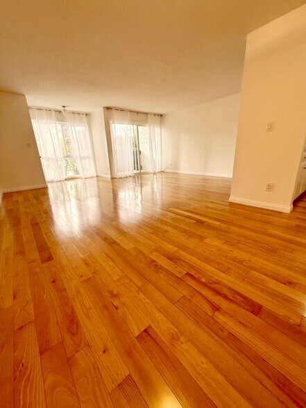 Building Photo - 906 Camino Real