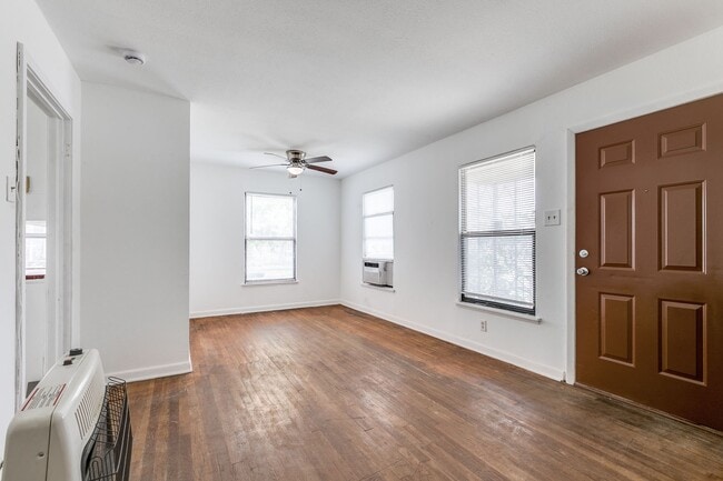 Building Photo - Charming 2 Bedroom in Probandt Neighborhood