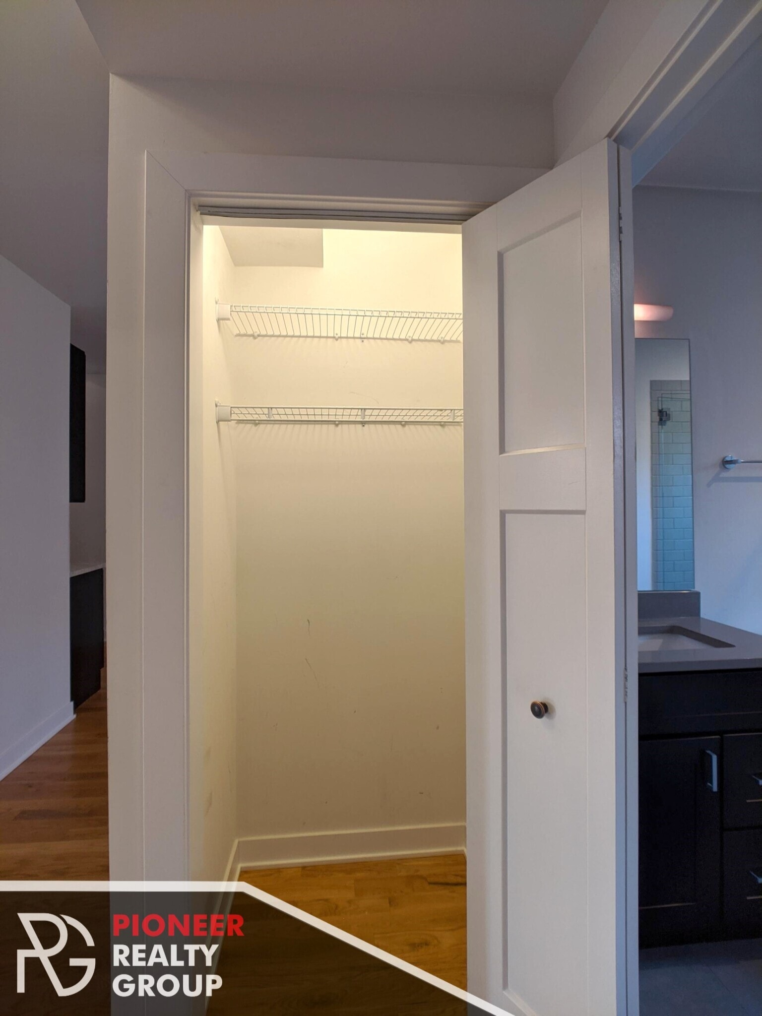 Building Photo - 2211 W Eastwood Ave