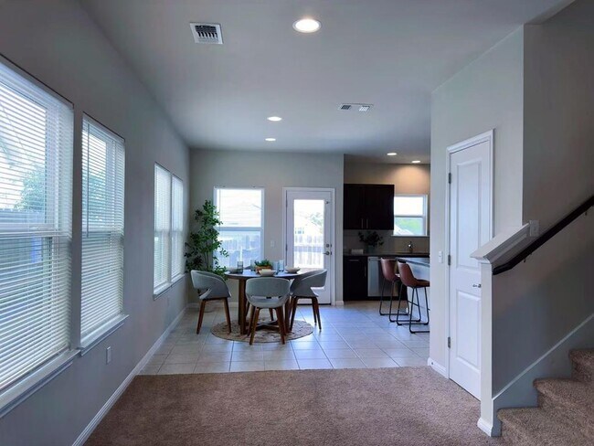 Building Photo - 9709 Morning Iris Dr