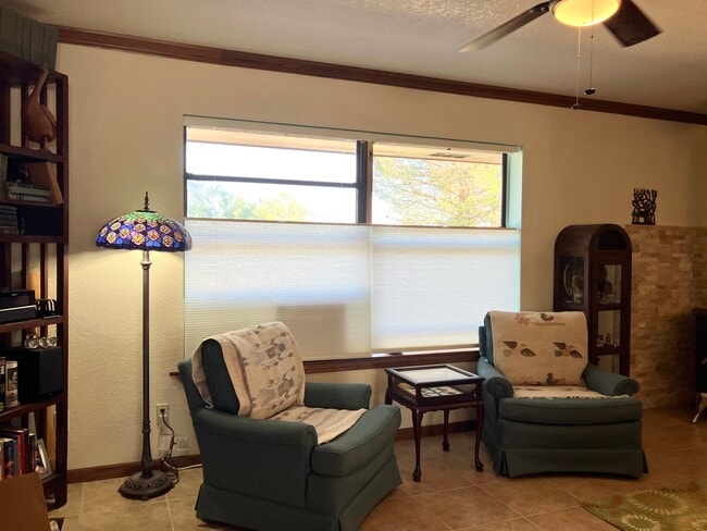 Livingroom - 308 Hawthorne Dr